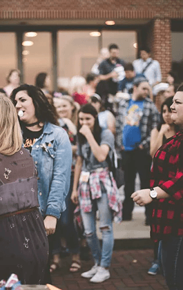Groupe de personnes dans un espace commun